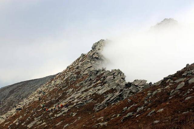 人遇难鳌太线越网红越危险冰球突破豪华版5人进山3(图14) 人遇难鳌太线越网红越危险冰球突破豪华版5人进山3(图14)